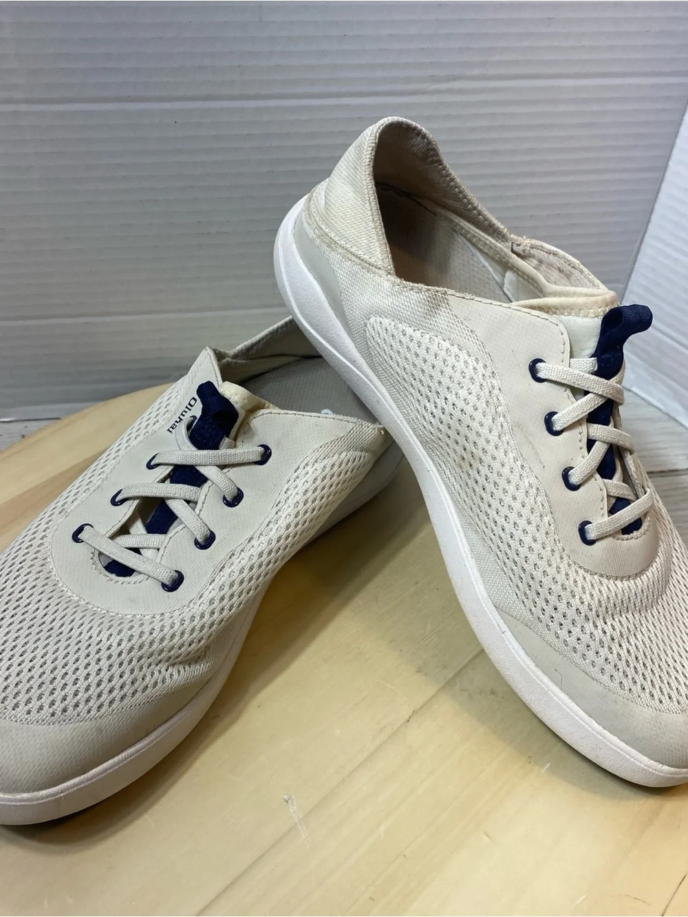 Olukai Moku Pae Men's Size 9.5 White Beige Boat Shoes Mesh Casual Sneakers 10472